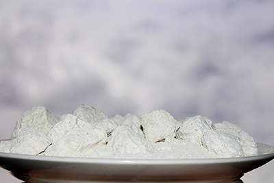 Gritty white clay that is edible and has giant pieces.