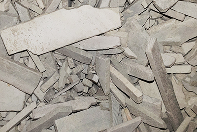 These thinly cut slate tiles are the perfect thickness to crunch on. Earthy Goodies edible slate tiles have a pleasantly mild earthiness to them.