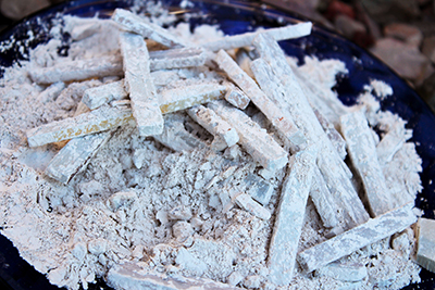 Powdery slate chalk sticks that are edible and tasty