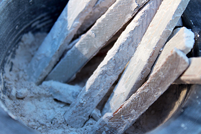 Powdery slate chalk sticks that are edible and tasty