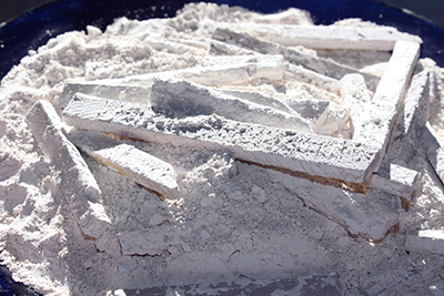 Powdery slate chalk sticks that are edible and tasty